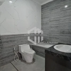rumah dengan kolam renang dijual